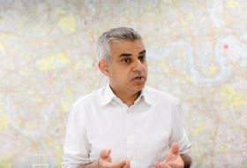  Sadiq Khan to more than double size of London`s clean air zone